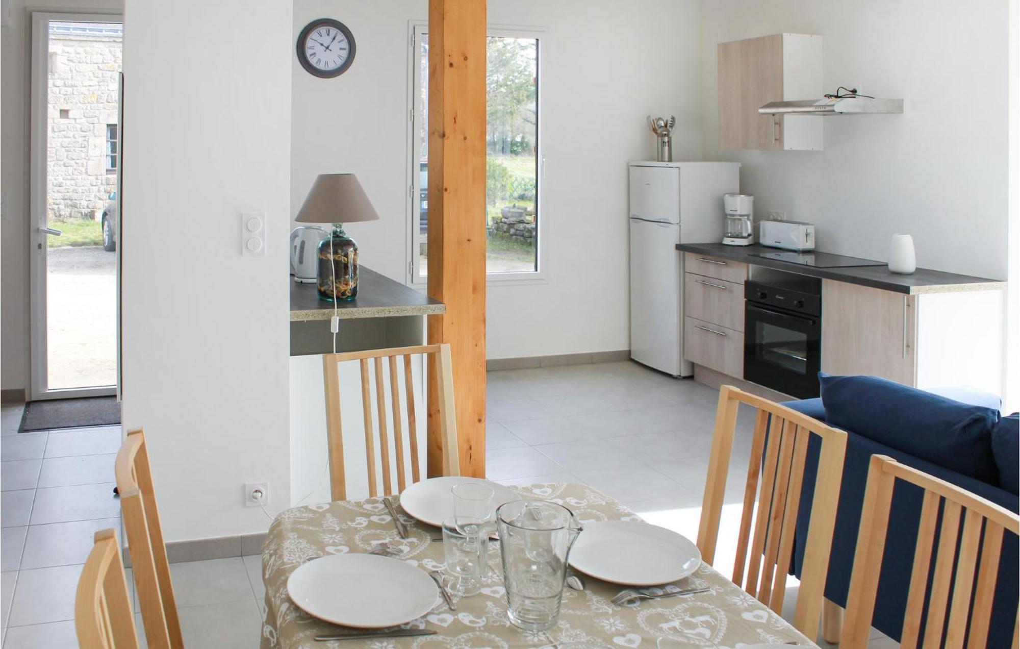 Beautiful Home In Erdeven With Kitchenette Bagian luar foto