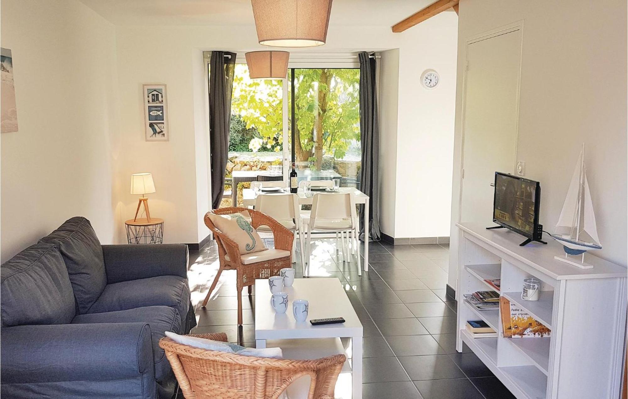 Beautiful Home In Erdeven With Kitchenette Bagian luar foto