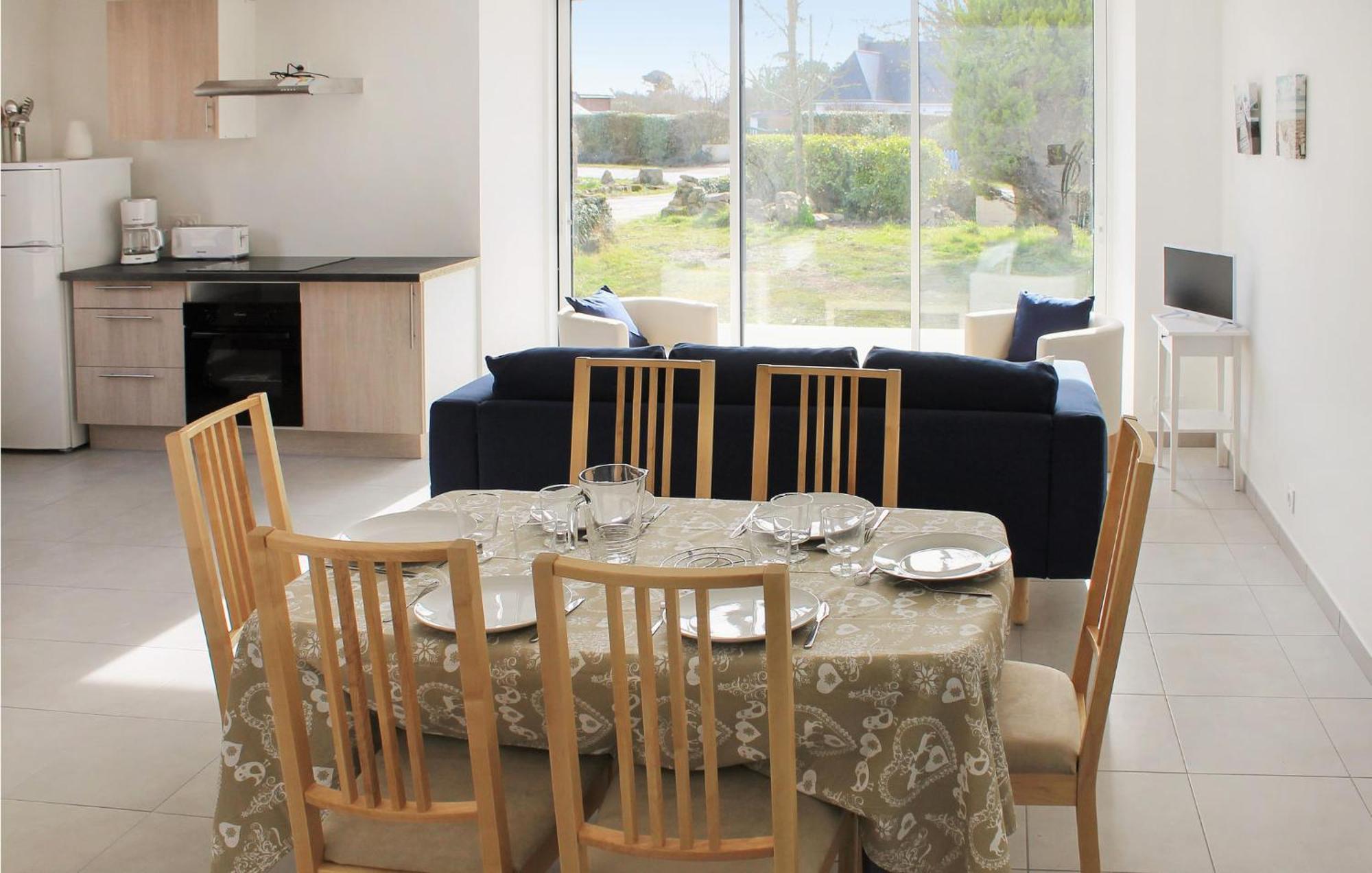 Beautiful Home In Erdeven With Kitchenette Bagian luar foto